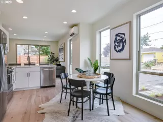 Photo #5: 20383716 Listing