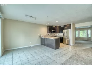 Photo #6: 20384211 Listing