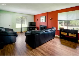 Photo #4: 20385774 Listing