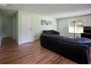 Photo #5: 20385774 Listing