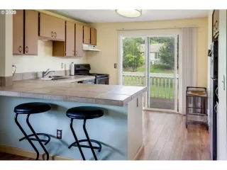 Photo #6: 20385774 Listing