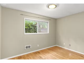 Photo #1: 20385977 Listing