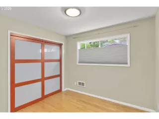 Photo #2: 20385977 Listing