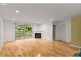 Photo #6: 20385977 Listing