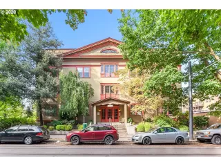 More Details about MLS # 20386619 : 2129 NW NORTHRUP ST 1