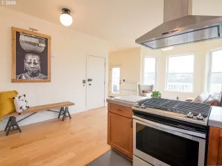 Photo #3: 20387226 Listing