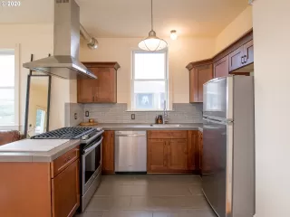 Photo #4: 20387226 Listing