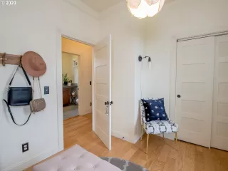 Photo #6: 20387226 Listing