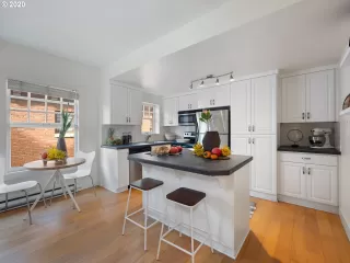 Photo #5: 20388513 Listing