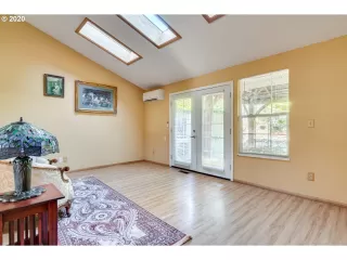 Photo #3: 20390018 Listing