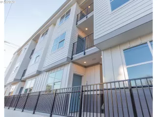 Photo #2: 20390768 Listing