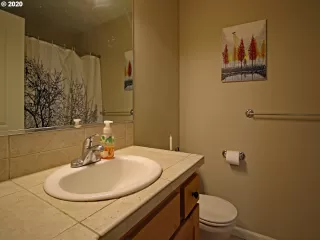 Photo #4: 20391227 Listing