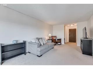 Photo #4: 20391450 Listing