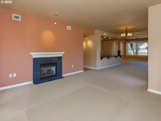 Photo #4: 20391854 Listing