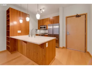 Photo #4: 20392219 Listing