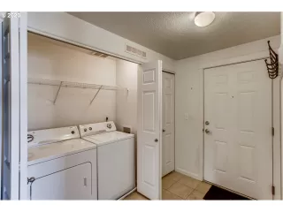 Photo #5: 20392725 Listing