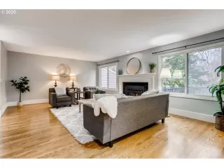 Photo #4: 20394263 Listing