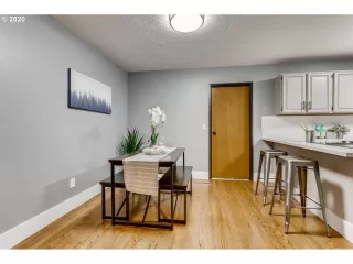 Photo #5: 20394263 Listing