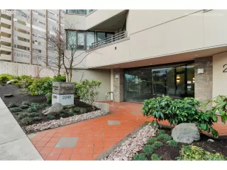 Photo #2: 20395155 Listing
