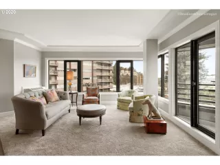 Photo #6: 20395155 Listing