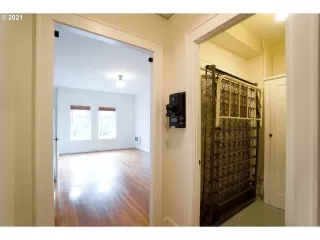 Photo #5: 20395297 Listing