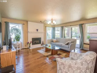 Photo #5: 20396964 Listing 
