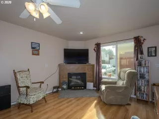 Photo #5: 20397193 Listing