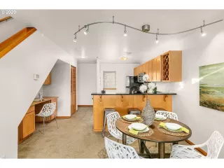 Photo #6: 20398523 Listing 