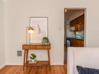 Photo #5: 20398813 Listing 