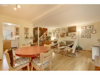 Photo #5: 20399659 Listing