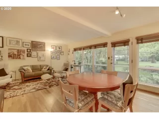 Photo #6: 20399659 Listing