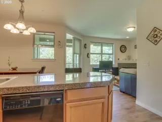 Photo #6: 20399683 Listing 