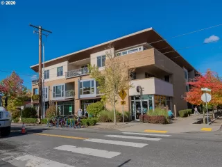 More Details about MLS # 20400236 : 3525 NE 50TH AVE 204