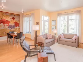 Photo #5: 20400236 Listing
