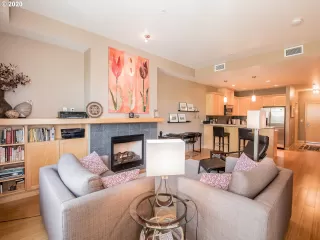 Photo #6: 20400236 Listing