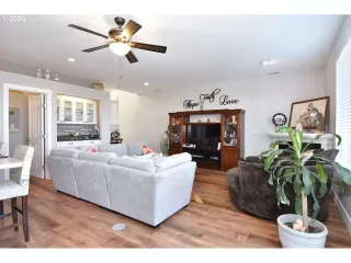 Photo #4: 20400292 Listing