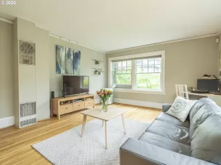 Photo #3: 20400491 Listing