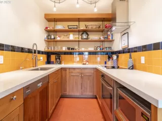 Photo #4: 20400491 Listing