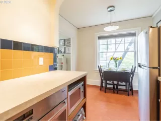 Photo #5: 20400491 Listing