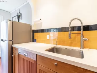 Photo #6: 20400491 Listing