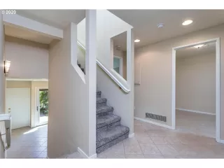 Photo #5: 20400746 Listing 