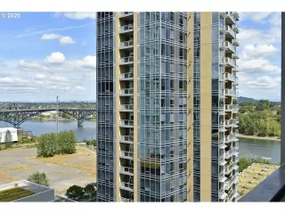 Photo #5: 20400753 Listing 