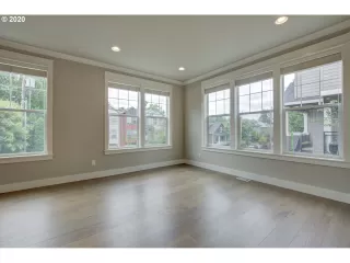 Photo #6: 20400844 Listing