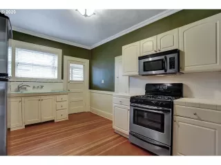 Photo #5: 20402239 Listing