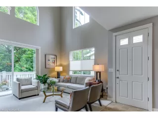 Photo #2: 20402502 Listing 