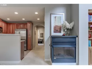 Photo #5: 20402502 Listing 