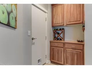 Photo #6: 20402502 Listing 