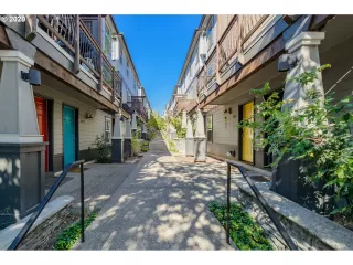 Photo #2: 20402979 Listing