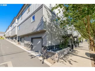 Photo #3: 20402979 Listing