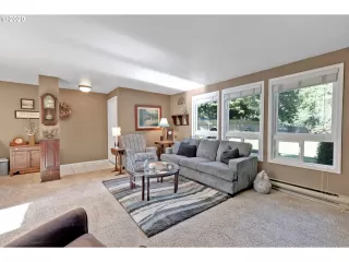 Photo #5: 20403065 Listing 